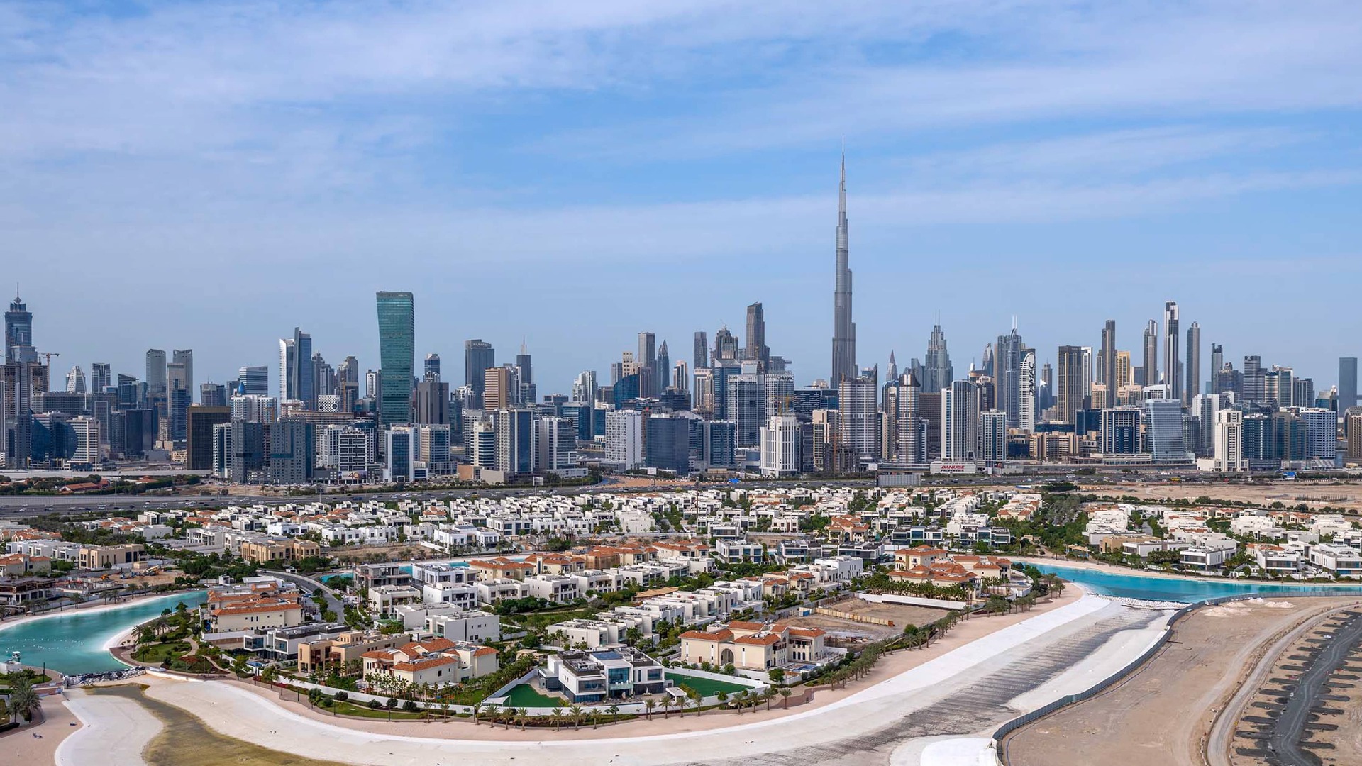 Como Residences — exterior view in Palm Jumeirah