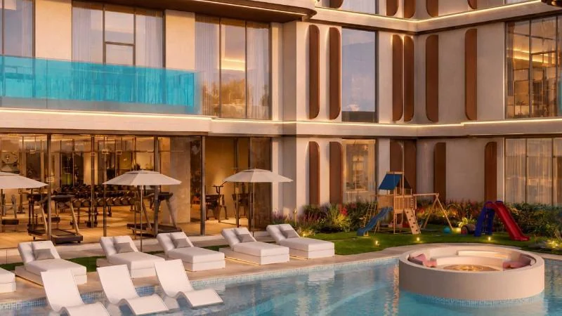 Shared pool area at SAMANA Portside